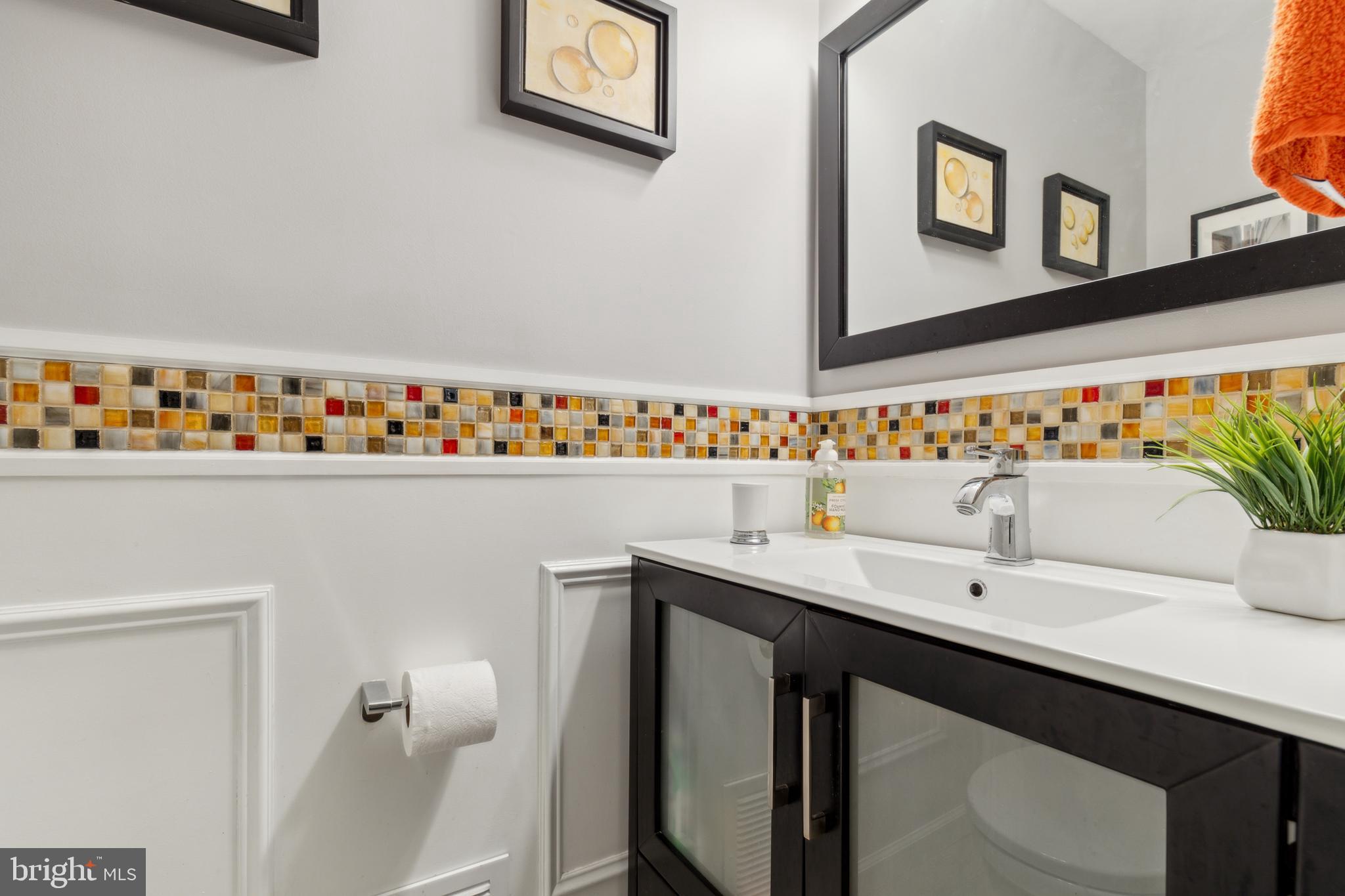 8631 Gateshead Road Alexandria, VA 22309 - Photo 14 of 37 ML half bath