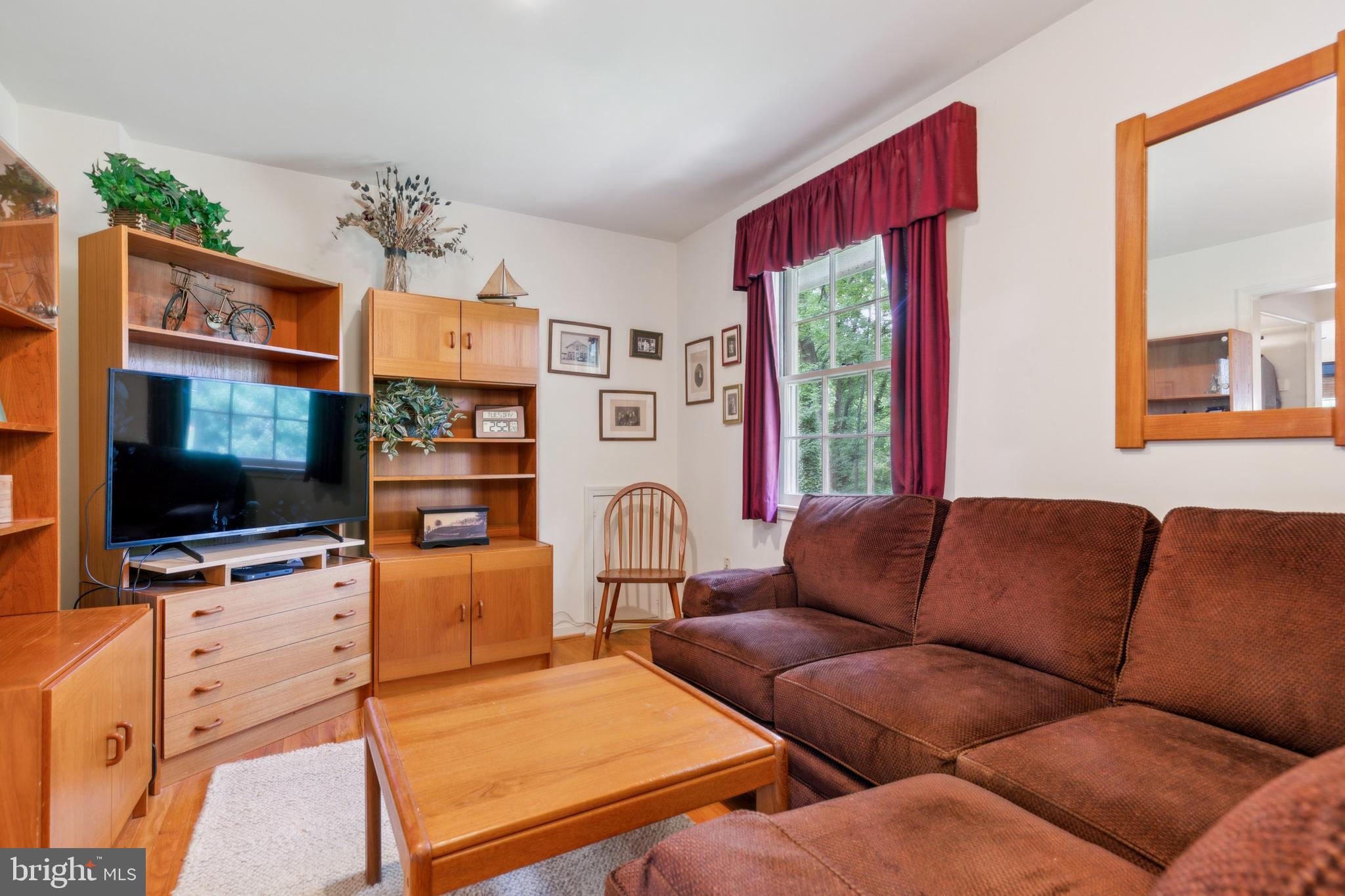 8631 Gateshead Road Alexandria, VA 22309 - Photo 17 of 37 Spacious primary suite w/sitting room