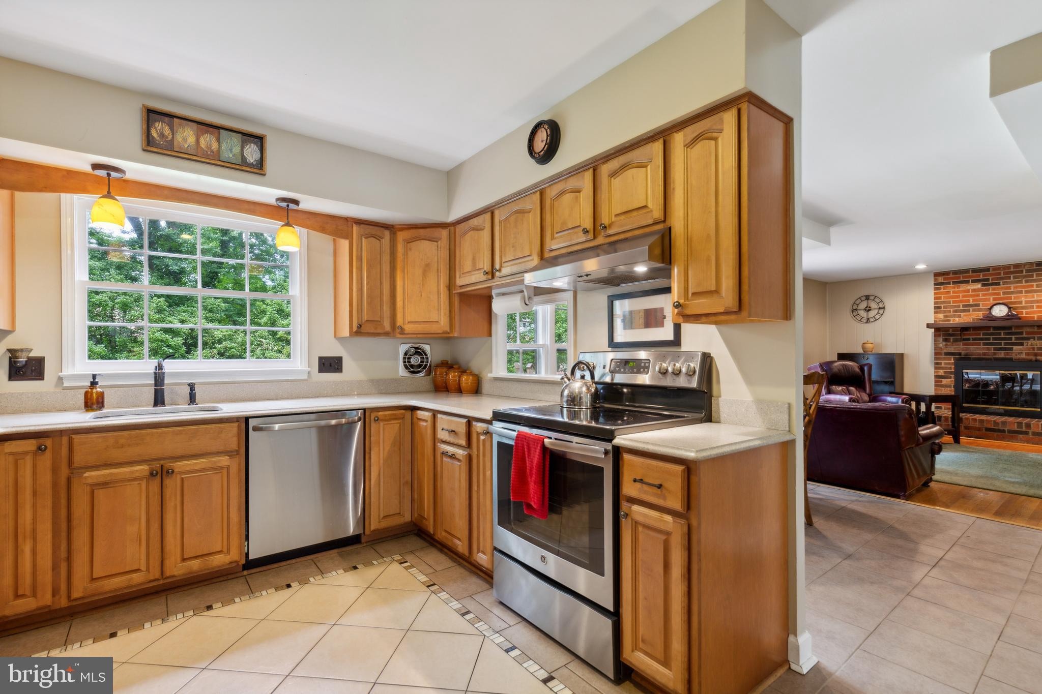 8631 Gateshead Road Alexandria, VA 22309 - Photo 3 of 37 Gourmet kitchen