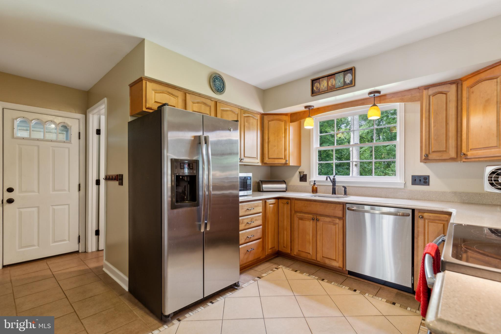 8631 Gateshead Road Alexandria, VA 22309 - Photo 4 of 37 Updated kitchen