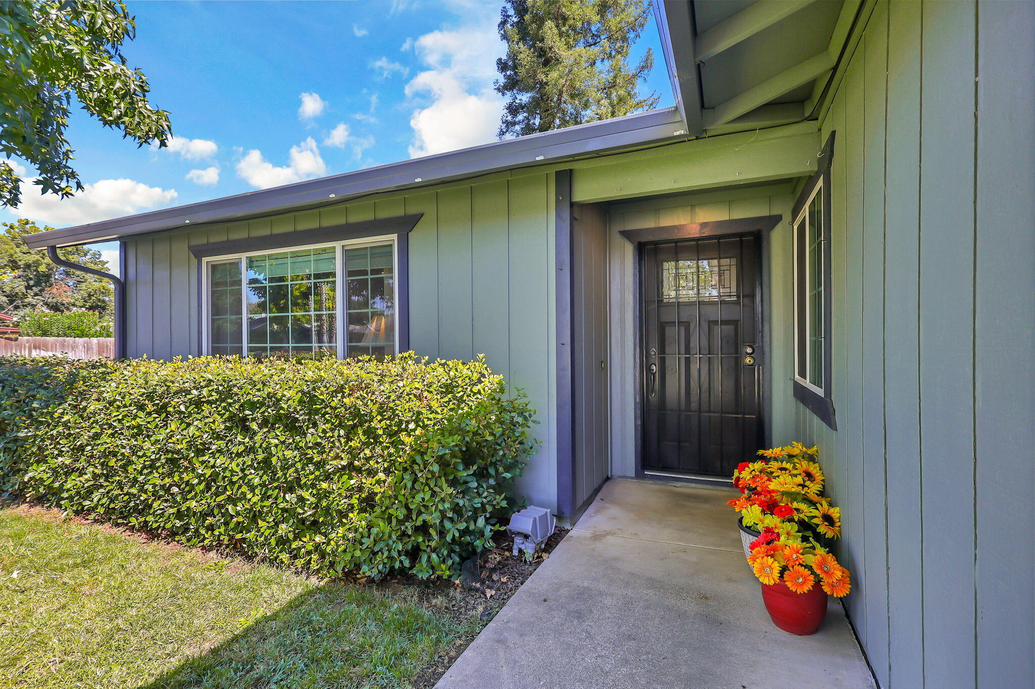 7022 Marvin Trail Redding, CA 96001 - Photo 4 of 27 a front view of a house with garden