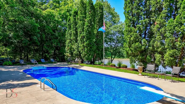 $1,600,000 | 524 East Van Buren Street, Ottawa, IL 61350