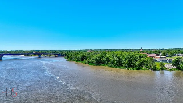 $1,600,000 | 524 East Van Buren Street, Ottawa, IL 61350