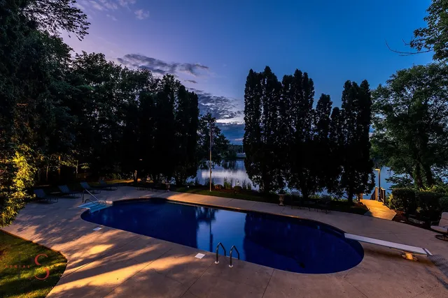 $1,600,000 | 524 East Van Buren Street, Ottawa, IL 61350