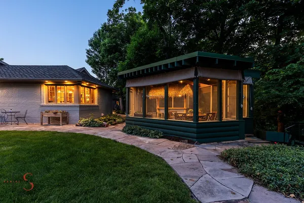 $1,600,000 | 524 East Van Buren Street, Ottawa, IL 61350