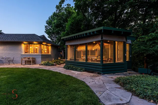 $1,600,000 | 524 East Van Buren Street, Ottawa, IL 61350