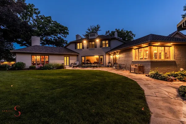 $1,600,000 | 524 East Van Buren Street, Ottawa, IL 61350