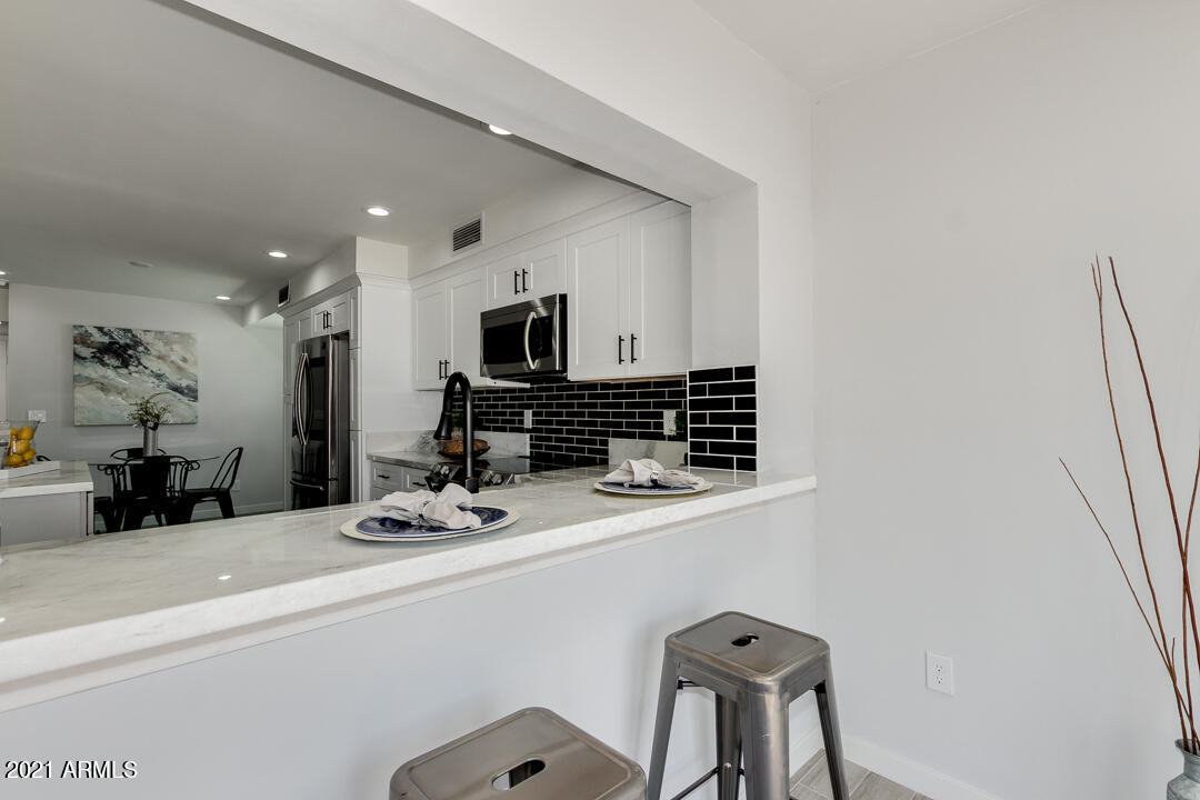 602 East Calavar Road Phoenix, AZ 85022 - Photo 15 of 48 Dining
