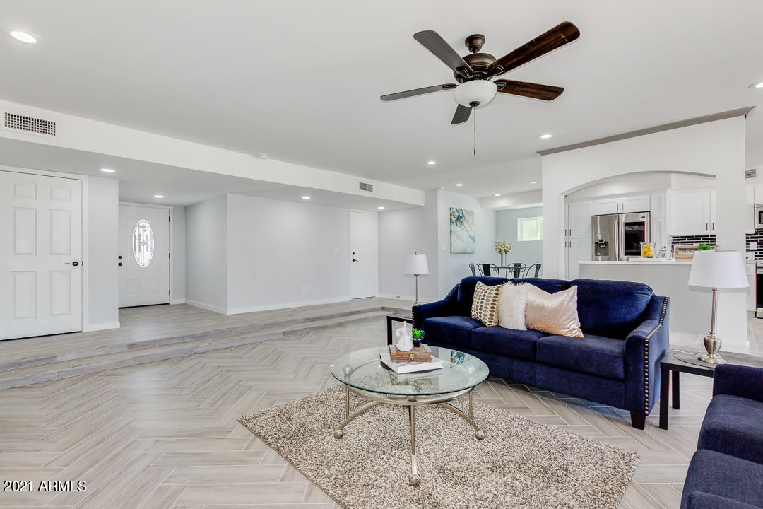602 East Calavar Road Phoenix, AZ 85022 - Photo 5 of 48 Living Area