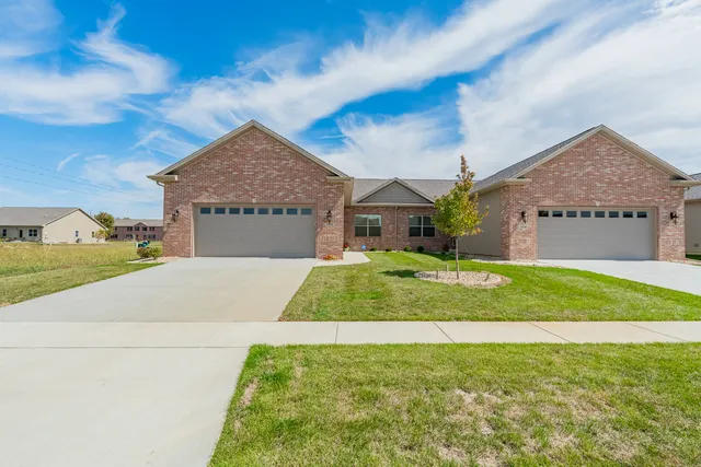 $415,000 | 1906 Dunraven Road, Bloomington, IL 61704