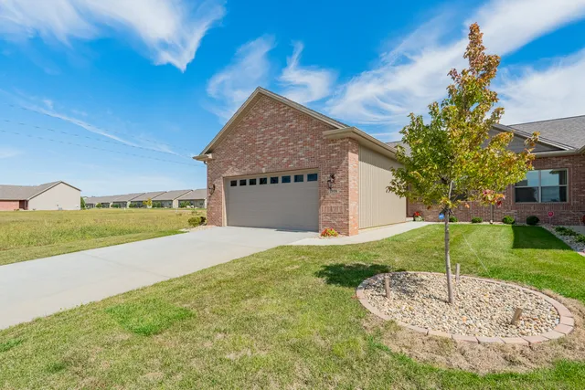 $415,000 | 1906 Dunraven Road, Bloomington, IL 61704