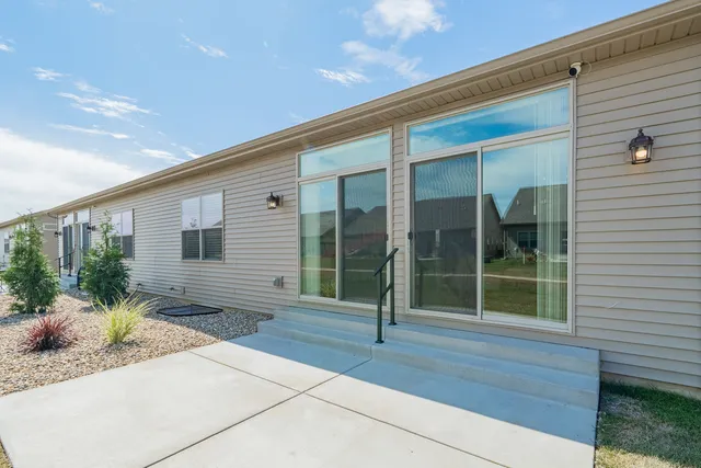 $415,000 | 1906 Dunraven Road, Bloomington, IL 61704