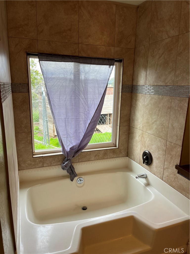 19260 Santa Rosa Mine Road Perris, CA 92570 - Photo 12 of 22 a bathroom with a bathtub