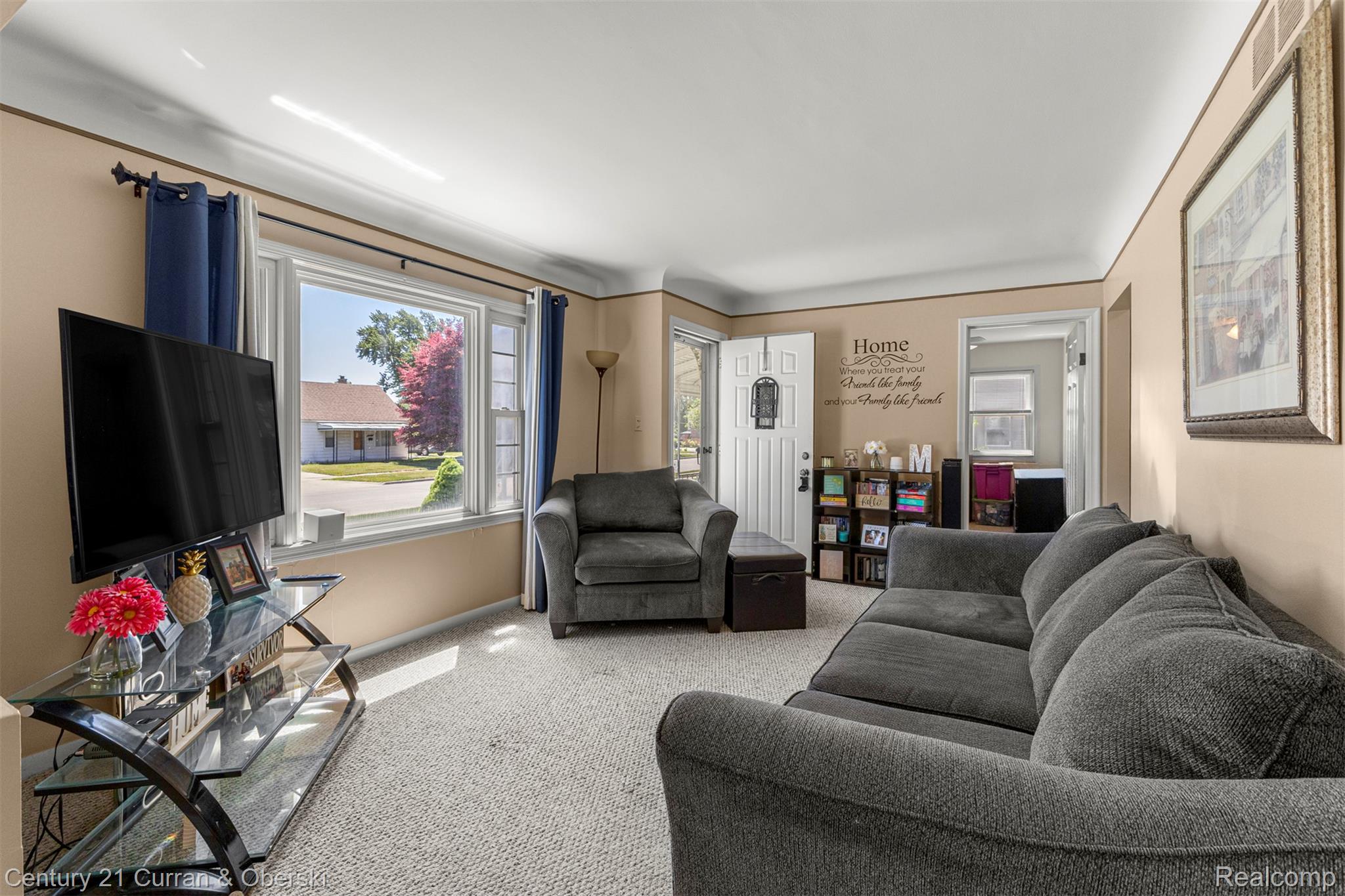 6141 North Gulley Road Dearborn Heights, MI 48127 - Photo 4 of 31 Living room with picture window