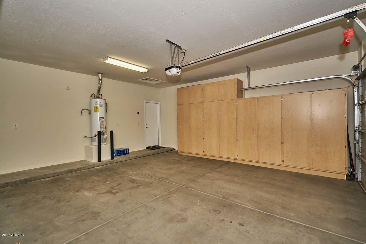 3276 East Attleboro Road Gilbert, AZ 85295 - Photo 19 of 40 Garage-Built in Cabinets