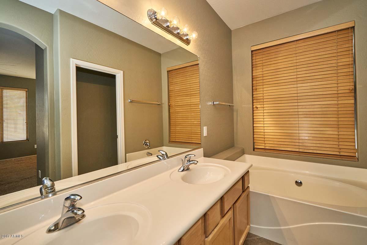 3276 East Attleboro Road Gilbert, AZ 85295 - Photo 23 of 40 Master Bath