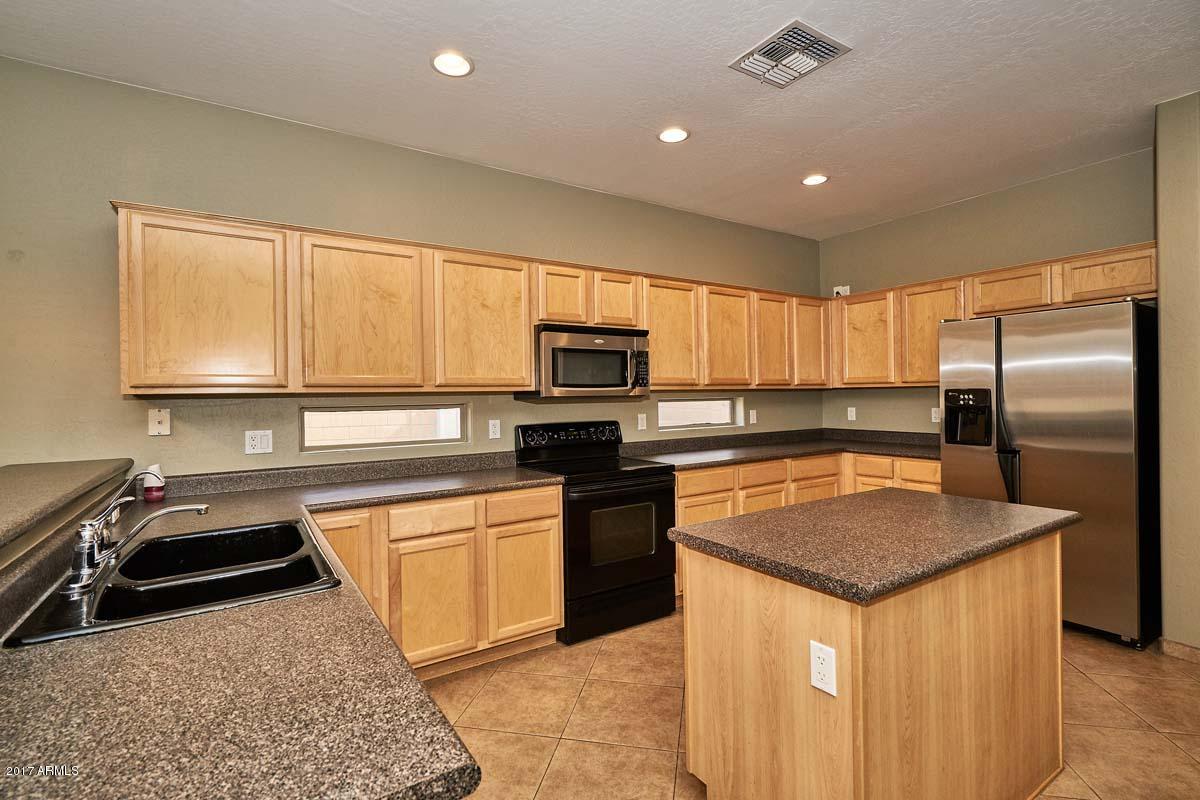 3276 East Attleboro Road Gilbert, AZ 85295 - Photo 3 of 40 Kitchen