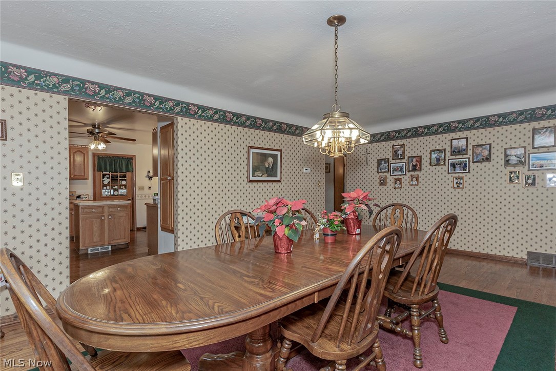 1401 Sunview Road Lyndhurst, OH 44124 - Photo 12 of 34