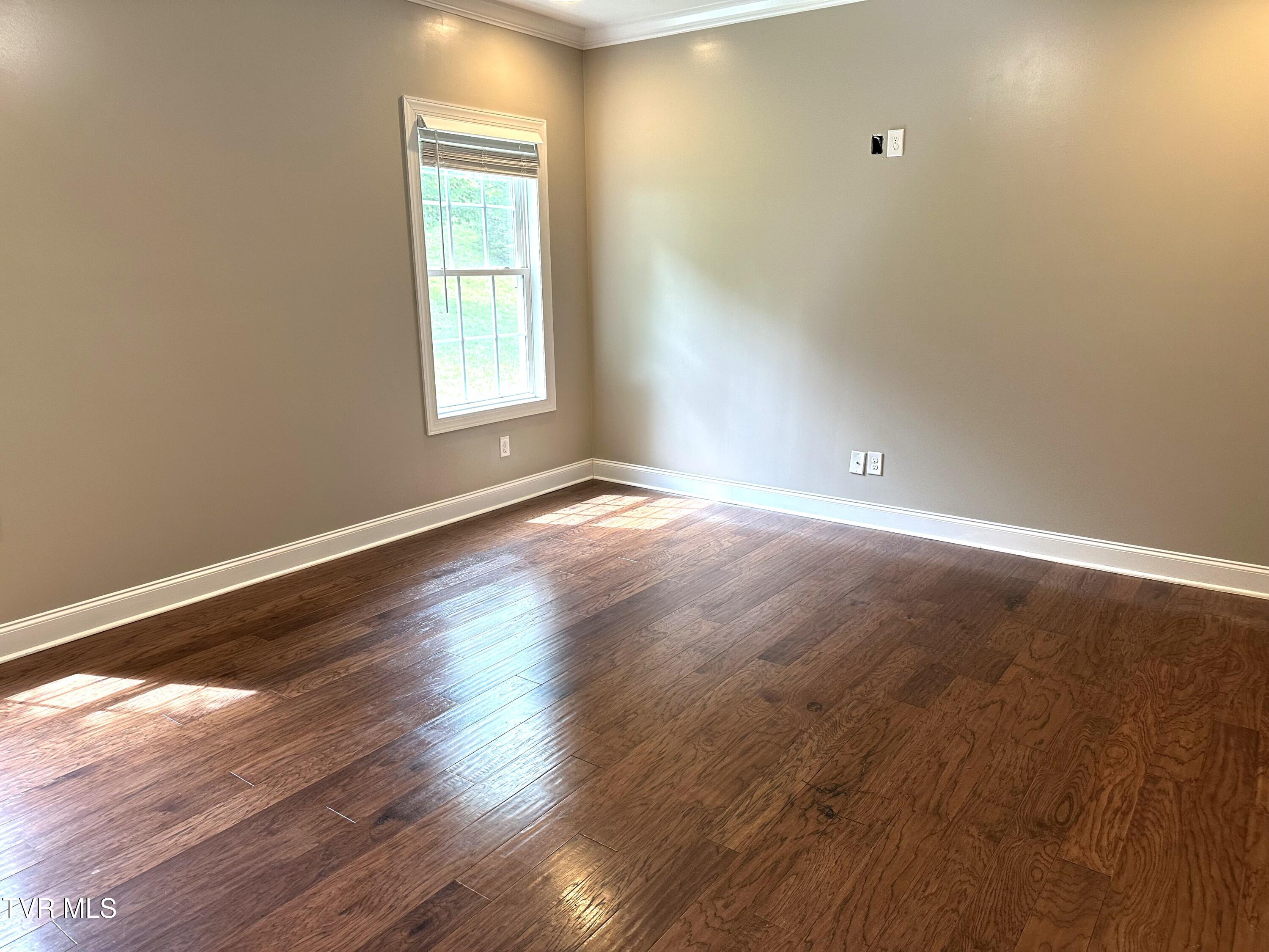2728 Edinburgh Channel Road Kingsport, TN 37664 - Photo 30 of 69 32