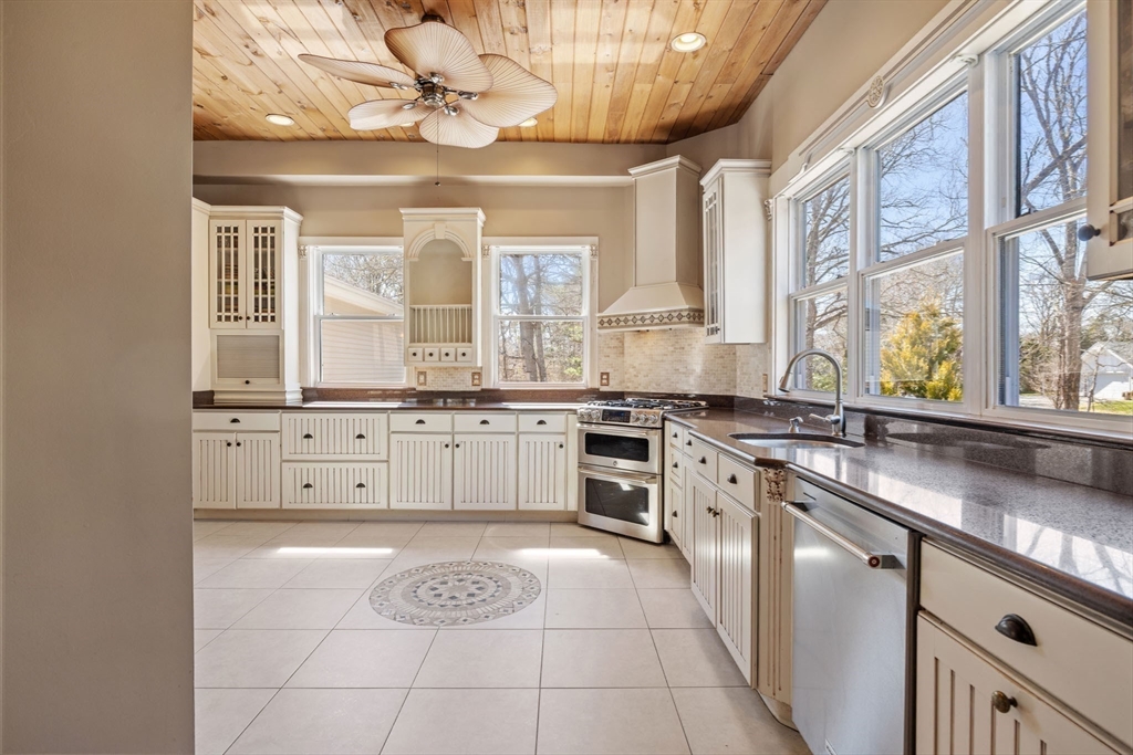 3 Wolf Road Bourne, MA 02532 - Photo 11 of 40