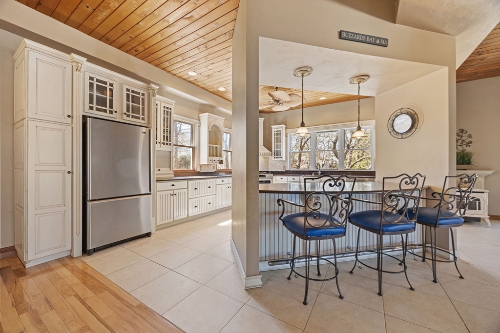 3 Wolf Road Bourne, MA 02532 - Photo 8 of 40