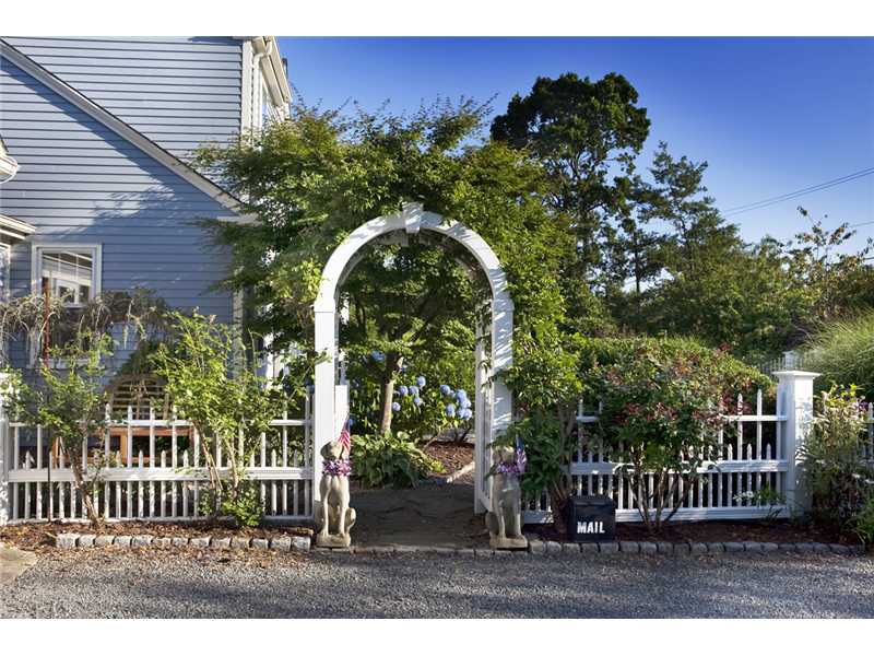 30 Moorland Road Newport, RI 02840 - Photo 3 of 20 Yard/Garden. Entrance to front door and yard.