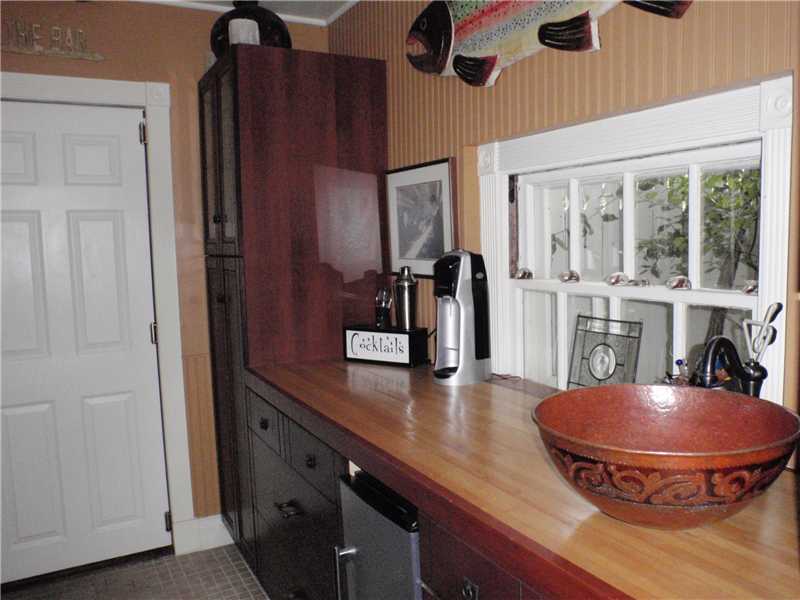 30 Moorland Road Newport, RI 02840 - Photo 10 of 20 Kitchen. Butler s pantry adjacent to kitchen with wet bar.