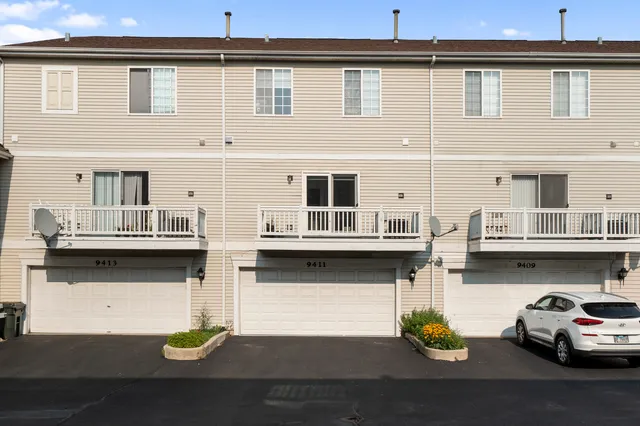 $394,999 | 9411 Harrison Street, Des Plaines, IL 60016