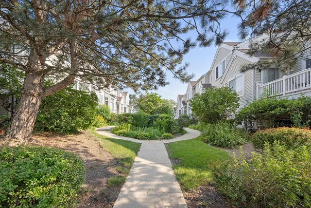 $394,999 | 9411 Harrison Street, Des Plaines, IL 60016