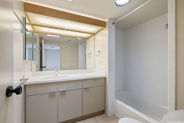 $5,000 | 512 Iolani Avenue, Unit PH2, Honolulu, HI 96813