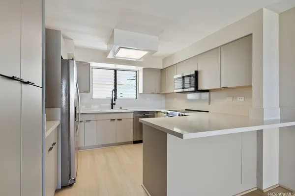 $5,000 | 512 Iolani Avenue, Unit PH2, Honolulu, HI 96813