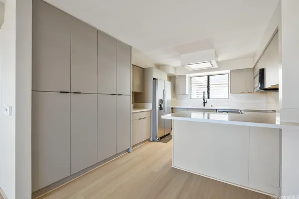 $5,000 | 512 Iolani Avenue, Unit PH2, Honolulu, HI 96813