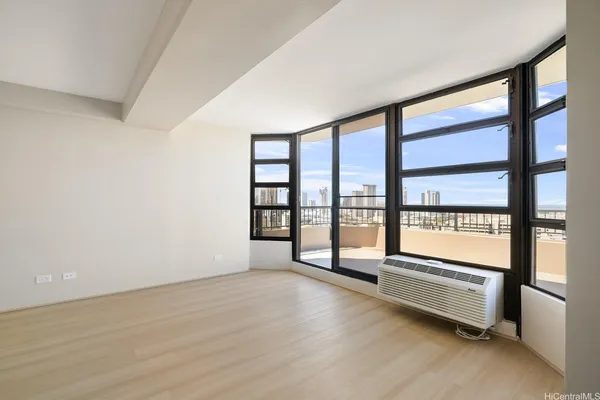 $5,000 | 512 Iolani Avenue, Unit PH2, Honolulu, HI 96813