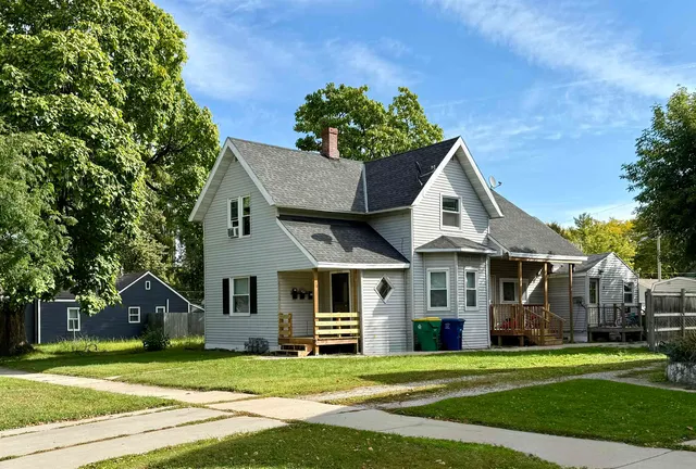 $309,900 | 1225 South Chestnut Avenue, Green Bay, WI 54304