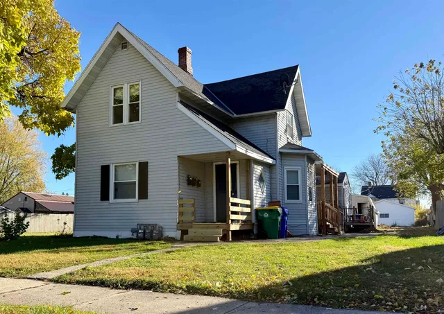 $309,900 | 1225 South Chestnut Avenue, Green Bay, WI 54304