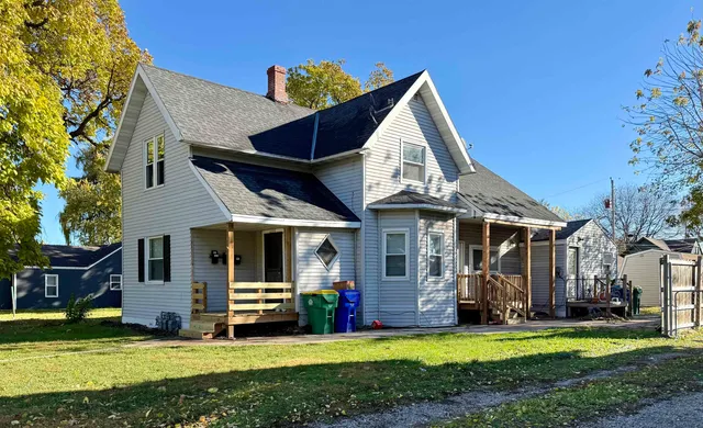 $309,900 | 1225 South Chestnut Avenue, Green Bay, WI 54304