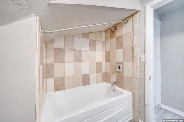 $309,900 | 1225 South Chestnut Avenue, Green Bay, WI 54304