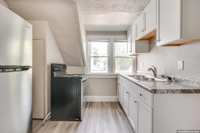 $309,900 | 1225 South Chestnut Avenue, Green Bay, WI 54304