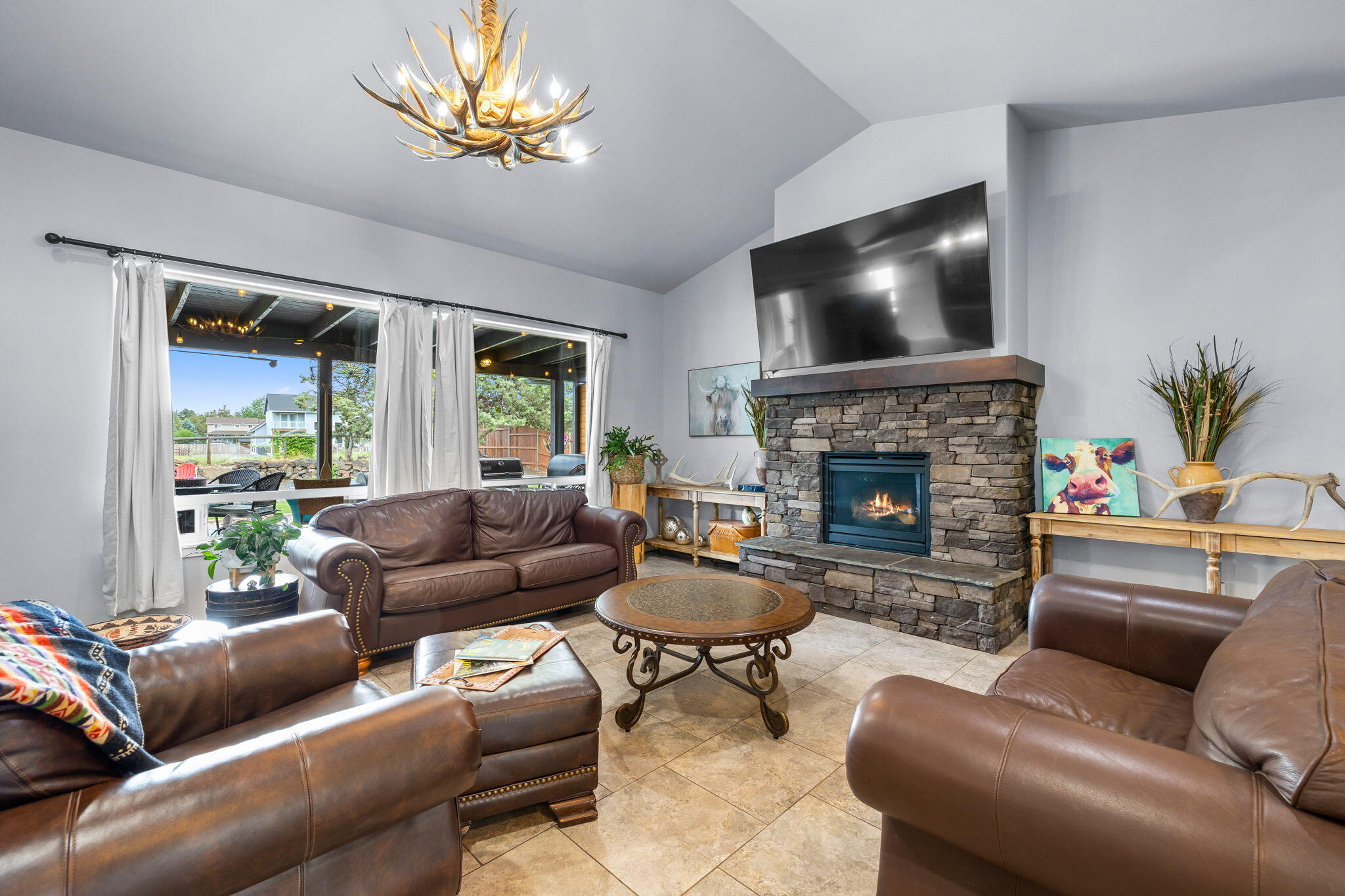 63290 Deschutes Market Road Bend, OR 97701 - Photo 5 of 48 great room