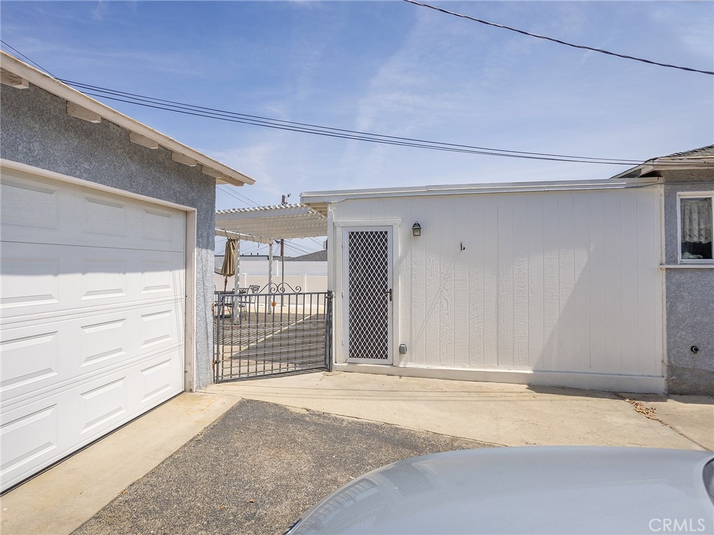 2724 Scott Road Burbank, CA 91504 - Photo 27 of 43