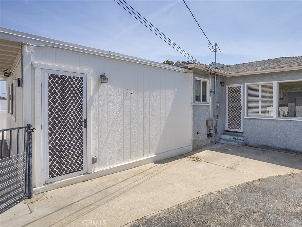 2724 Scott Road Burbank, CA 91504 - Photo 28 of 43 a view of a room with a wooden roof and windows