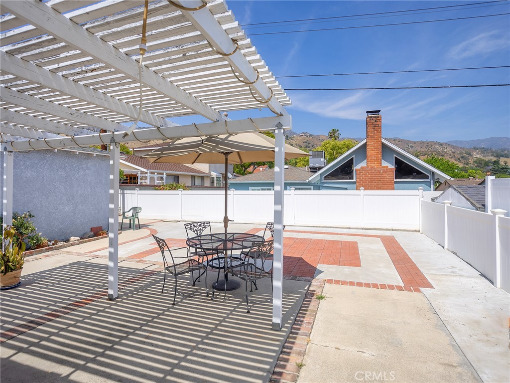 2724 Scott Road Burbank, CA 91504 - Photo 33 of 43 a view of outdoor space with seating area