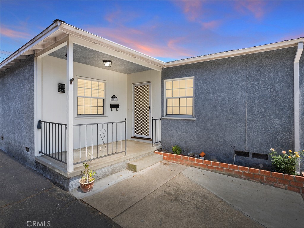 2724 Scott Road Burbank, CA 91504 - Photo 8 of 43 a view of an empty room with a window