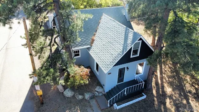 a view of house with a trees in the background