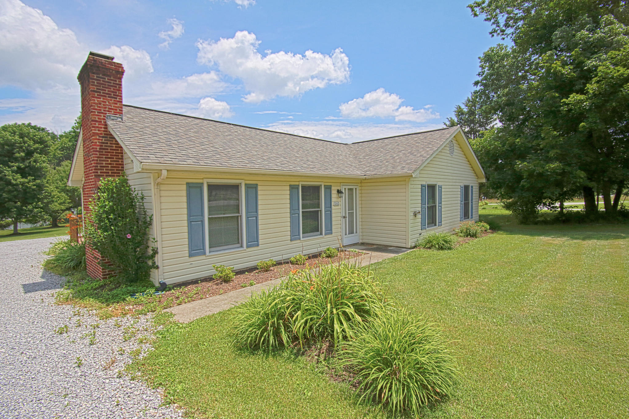 1060 Kessler Mill Road Salem, VA 24153 - Photo 2 of 45 DGA_6782