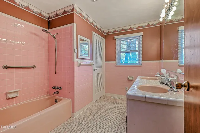 $235,000 | 420 Terry Drive, Bristol, VA 24201