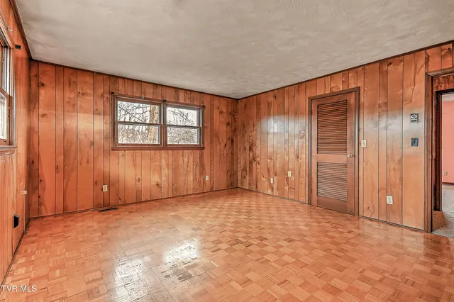 $235,000 | 420 Terry Drive, Bristol, VA 24201