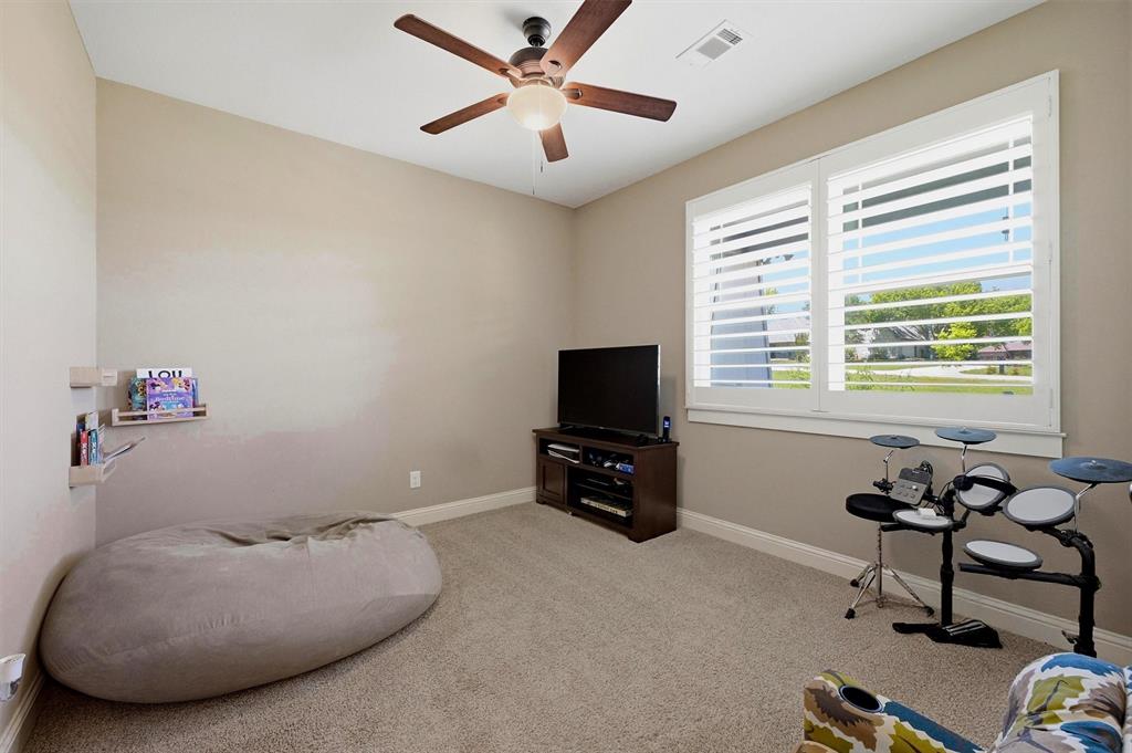 662 Preakness Place Road Van Alstyne, TX 75495 - Photo 22 of 39 a living room with furniture and a flat screen tv