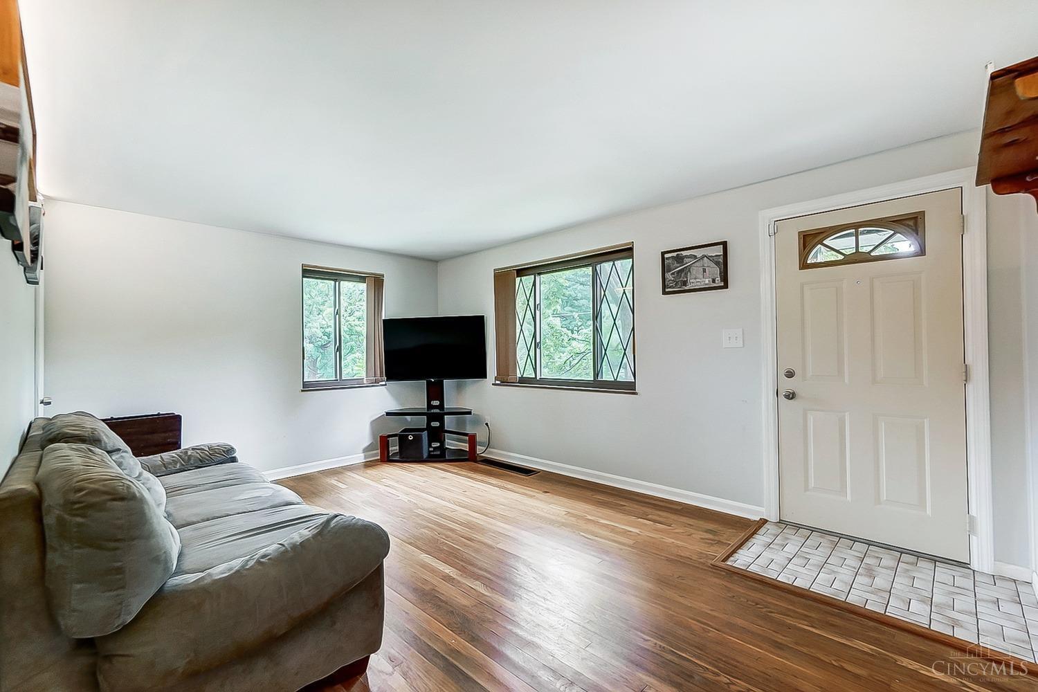 6886 Taylor Road Cincinnati, OH 45248 - Photo 4 of 32