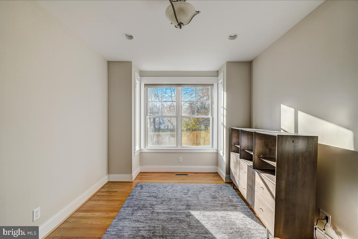 1812 MacArthur Drive McLean, VA 22101 - Photo 10 of 51